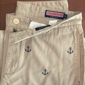 Vineyard vines embroidered club shorts
